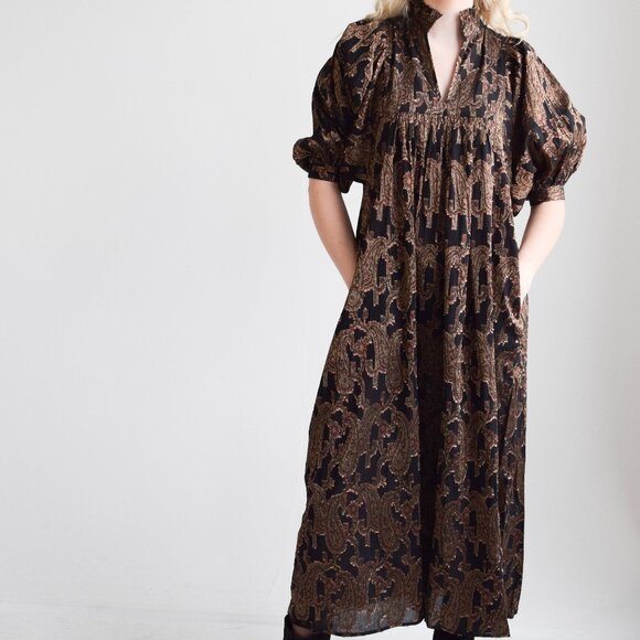 Never A Wallflower Dresses & Skirts - Never A Wallflower High Neck Midi Dress in Black/Gold Paisley Size Small